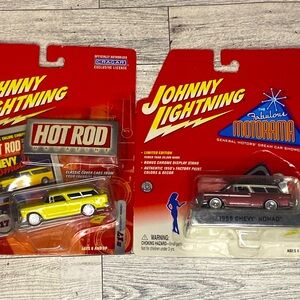 2 pcs Chevy Nomads 1955  Crager Exclusive Johnny Lightning.